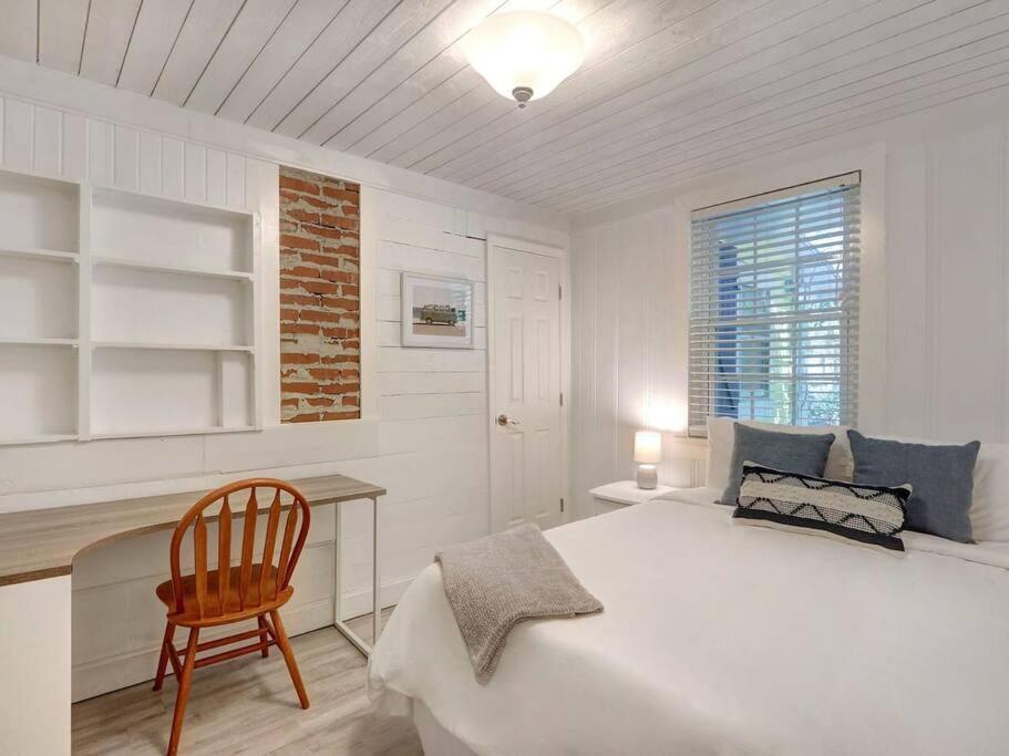 4 Minute Walk To North Beach! Classic Cottage! 티베아일랜드 외부 사진