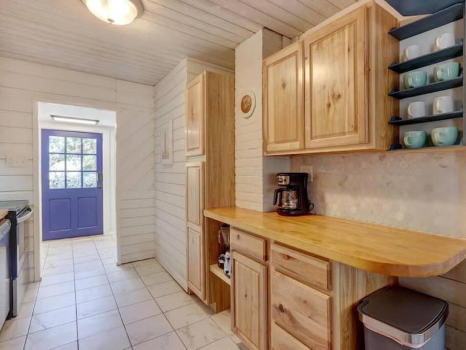4 Minute Walk To North Beach! Classic Cottage! 티베아일랜드 외부 사진