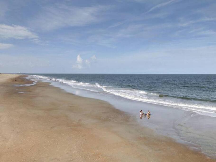 4 Minute Walk To North Beach! Classic Cottage! 티베아일랜드 외부 사진